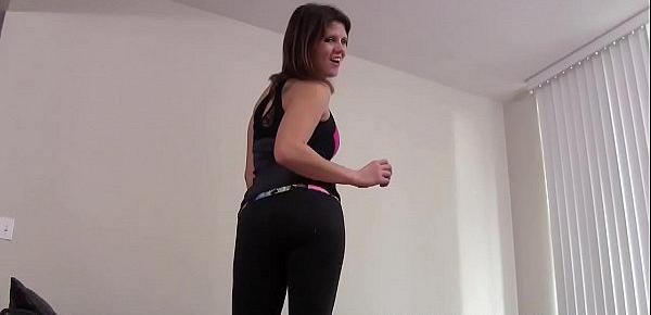  These new yoga pants really leave nothing to the imagination